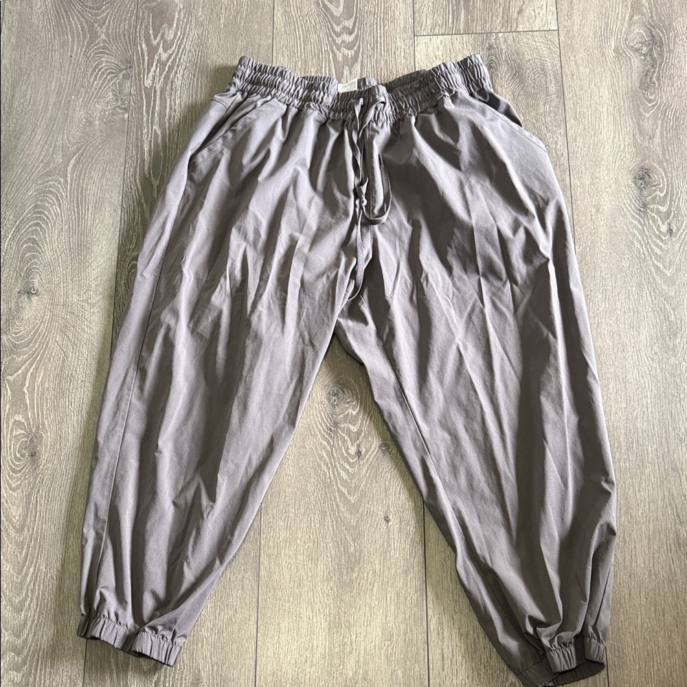 Women’s  Relaxed Drawstring Jogger capris